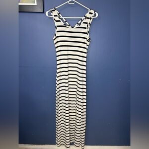 Chic Striped Maxi Dress in Black and White